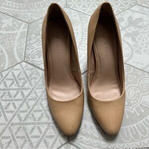 Kelly & Katie Tan Heels